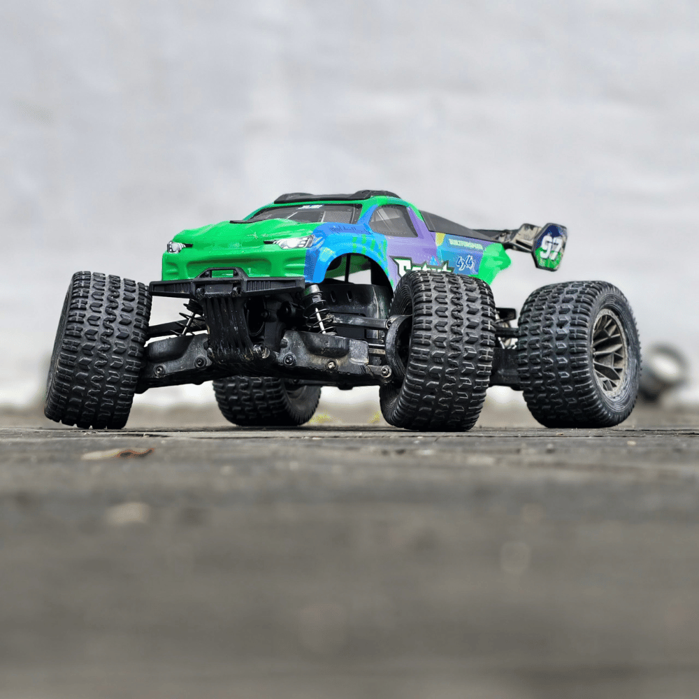✨JIUSI SC10 スタンダード 1/10 RCモンスタートラック - 新シリーズ登場 - 約80km/h超 ブラシレス 4WD 防水仕様 3Sバッテリー付き